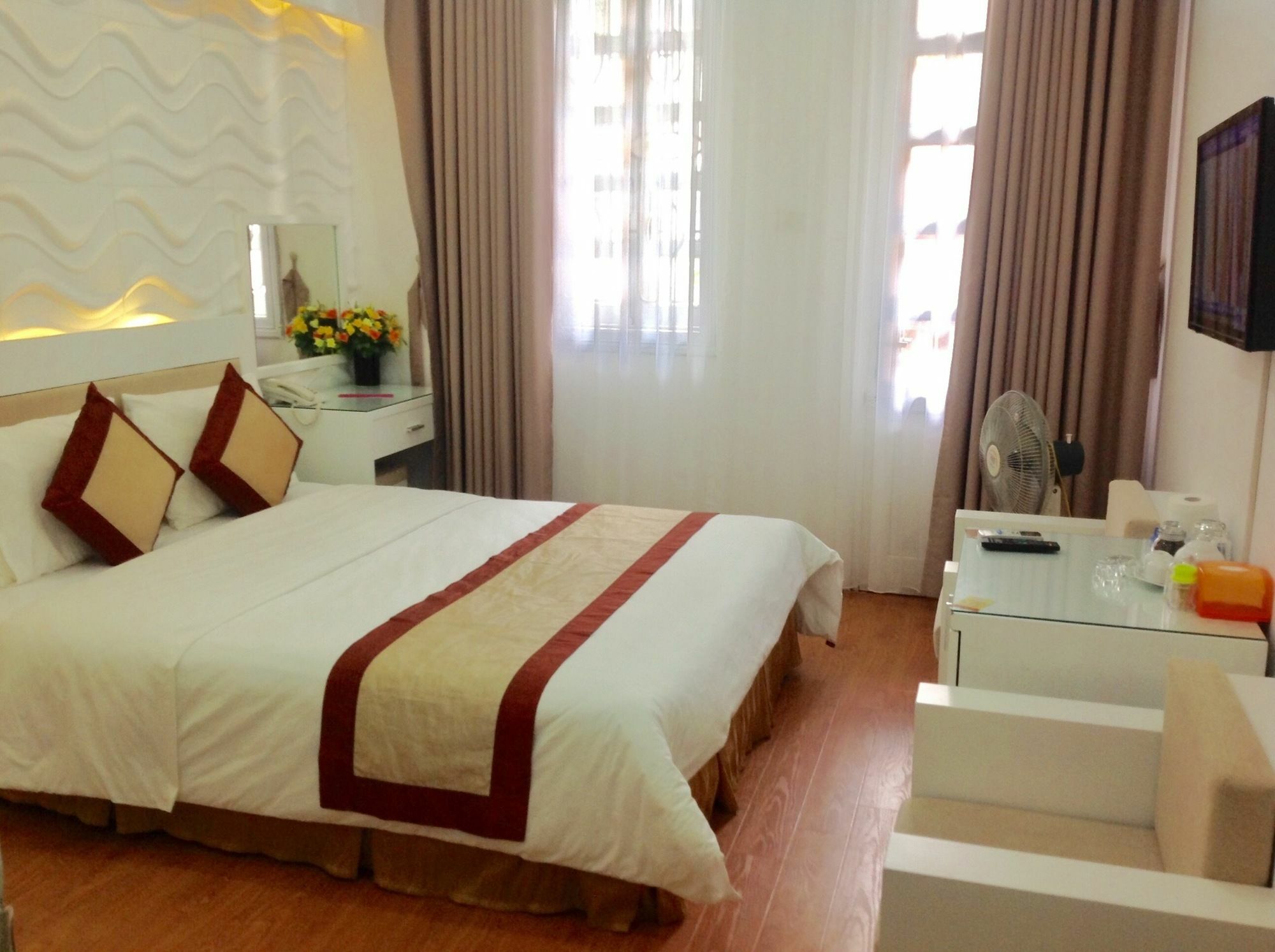 New 2 Hotel *