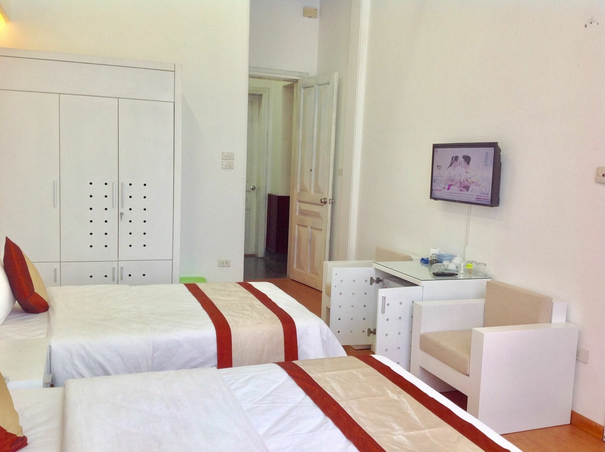 New 2 Hotel *